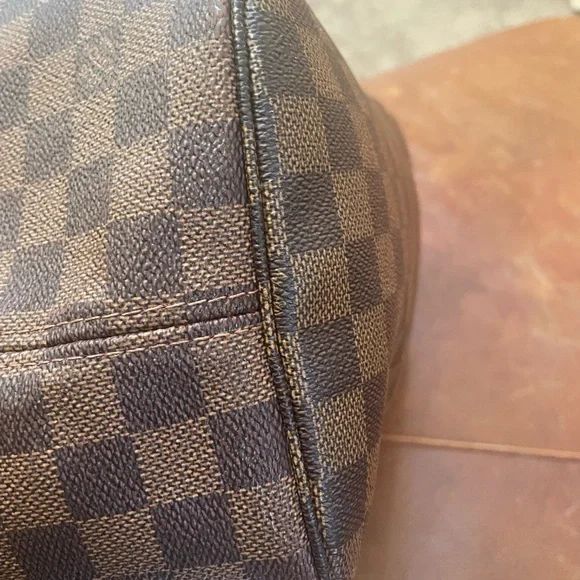 Louis Vuitton Neverfull MM Damier Ebene Tote. - Picture 3 of 8